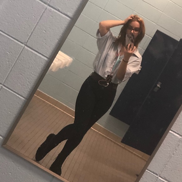 Meet your Posher, Ariel - Picture 1 of 2